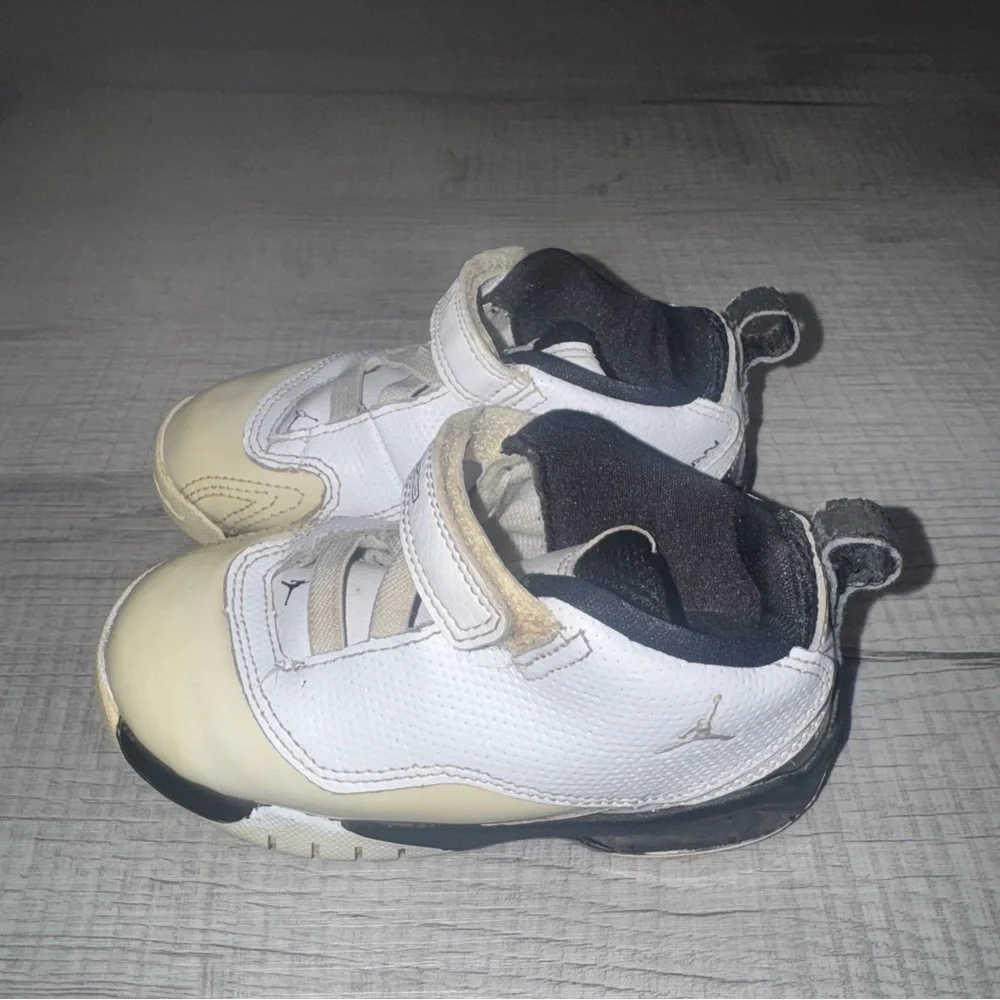 Children’s Air Jordan White Shoes- Size 8C (Baby Shoes)